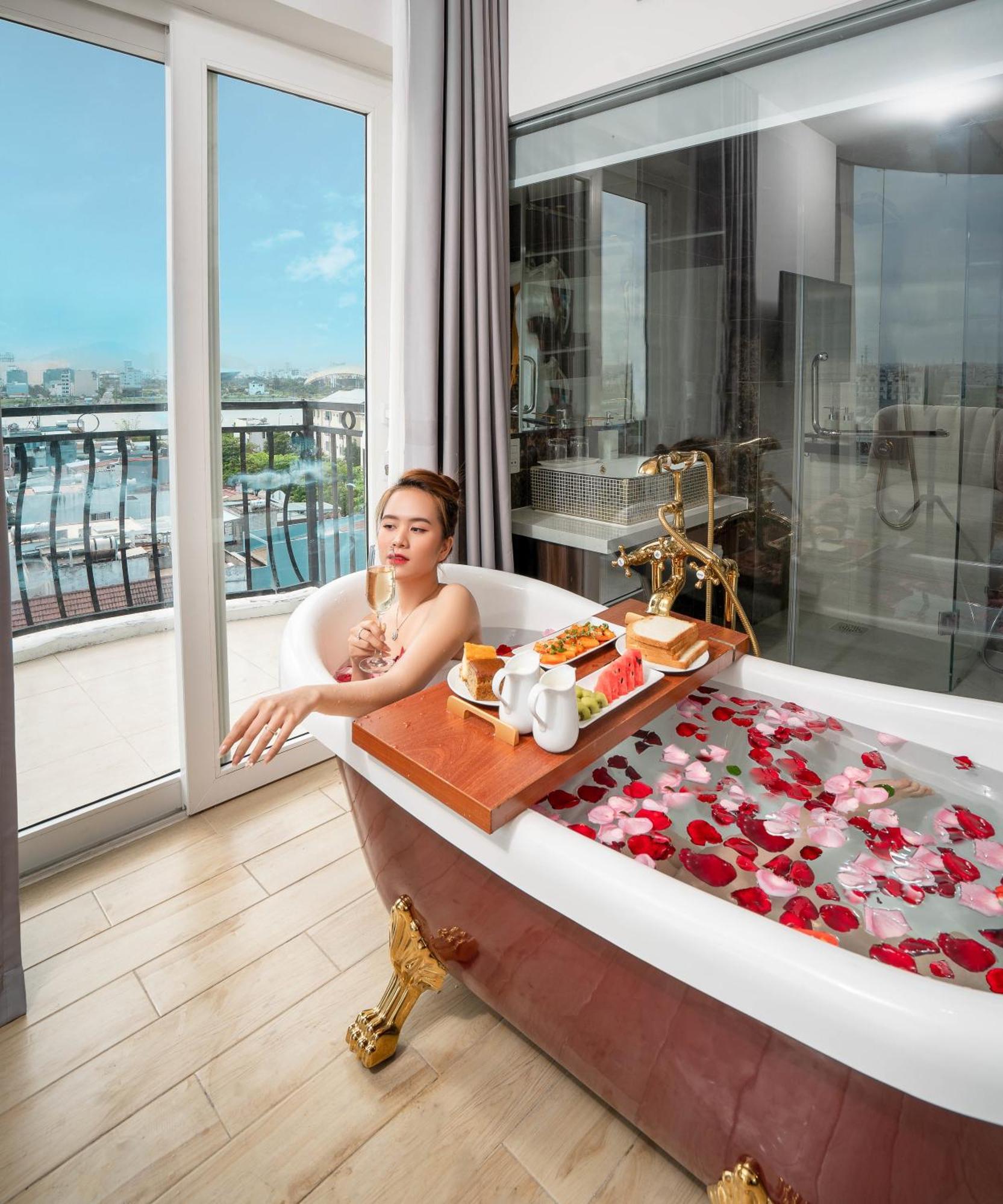 Rhm Luxury And Da Nang