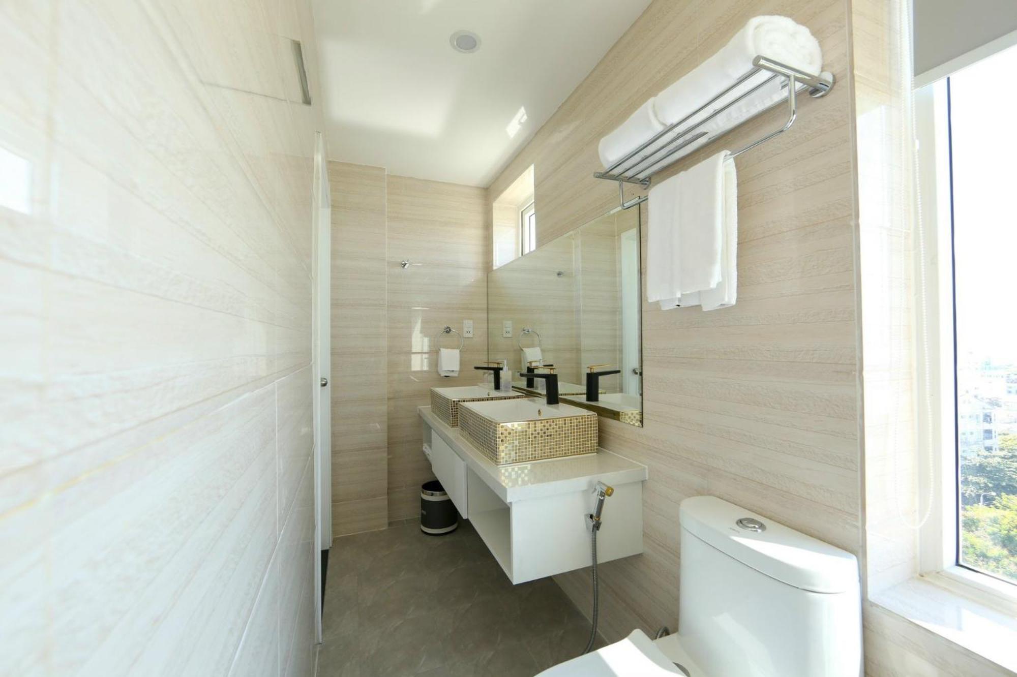 Rhm Luxury And Hotel